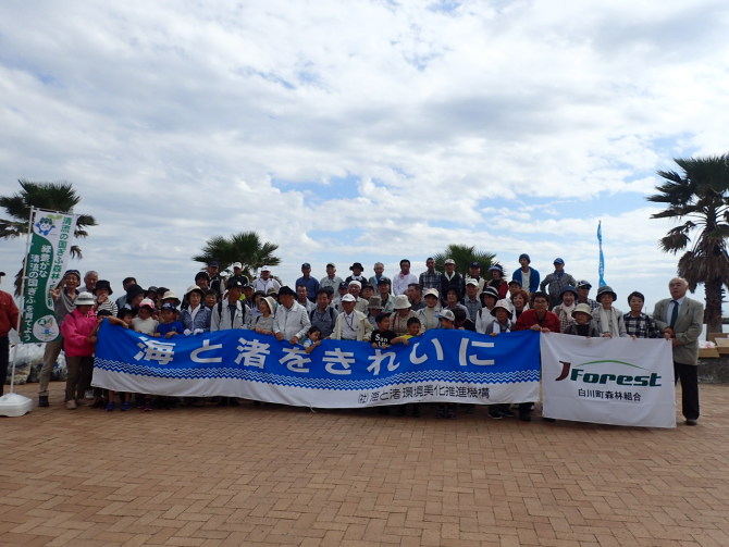 �Q����80���A���A�֌W��20���̑���100���ɂ��L�O�ʐ^