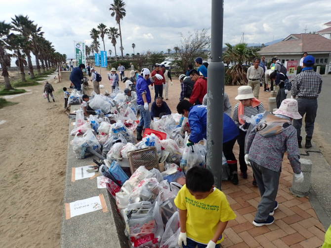 �Q���҂ɂ����200�܂𒴂���S�~���W�߂��܂����B